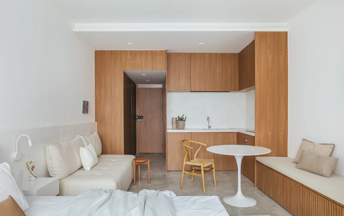 высокий кухонный гарнитур